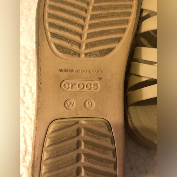 Crocs Women Brooklyn Strappy Low Wedge Bone Sandals Size 9 - Picture 13 of 13